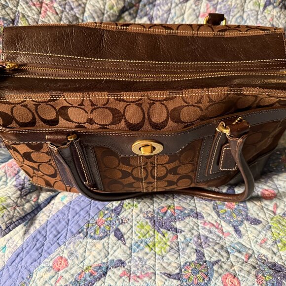 Coach Hamptons Signature Satchel - Picture 9 of 9
